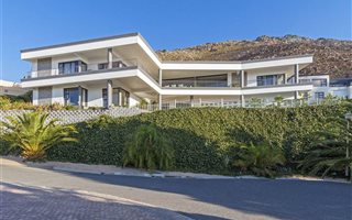 7 Bedroom House in Mountainside