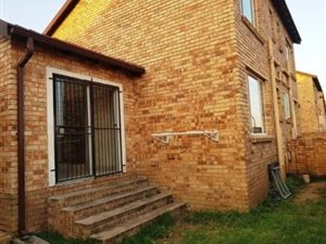 2 Bed Townhouse in Rooihuiskraal North