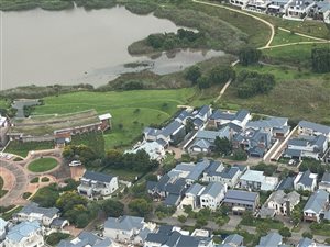1017 m² Land available in Waterfall Country Estate