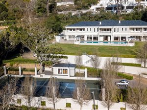 8 Bed House in Bishopscourt