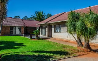 3 Bedroom House in Dan Pienaarville