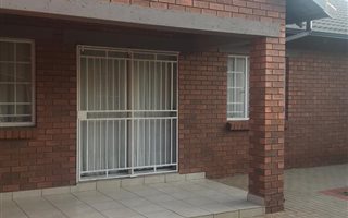 3 Bedroom Simplex in Monavoni