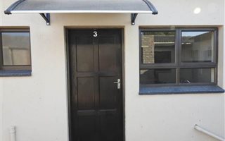 Bachelor apartment in Bredell AH