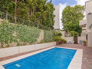 2 Bed Apartment in Wynberg Upper