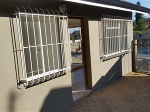 2 Bed Garden Cottage in Grobler Park