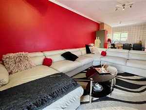 2 Bed Apartment in Leeuwenhof Estate