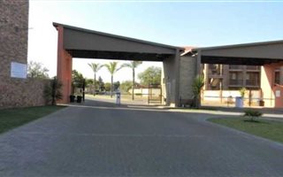 2 Bedroom Townhouse in Comet