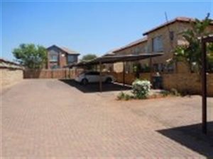 3 Bed Duplex in Heuwelsig Estate