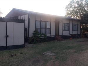 3 Bedroom House in Leeuhof