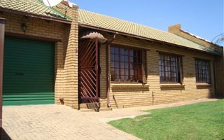 3 Bedroom Townhouse in Modelpark