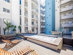 2 Bed Apartment in Vredehoek