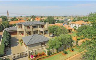 5 Bedroom House in Midstream Estate