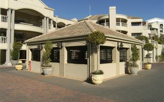 3 Bedroom Duplex in Hyde Park