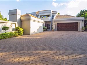4 Bed House in Country Lane Estate
