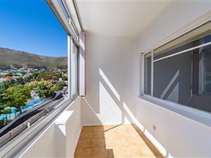 2 Bed Apartment in Sea Point