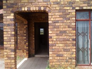 4 Bed House in Etwatwa