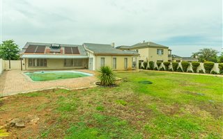 4 Bedroom House in Witpoortjie