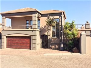 4 Bed Townhouse in Vanderbijlpark SW2