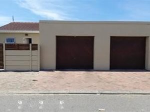 3 Bed House in Pelikan Park