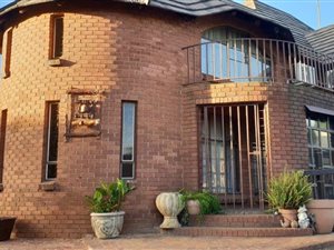 7 Bed House in Sunair Park