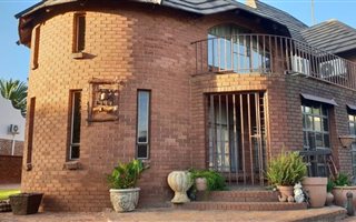 7 Bedroom House in Sunair Park