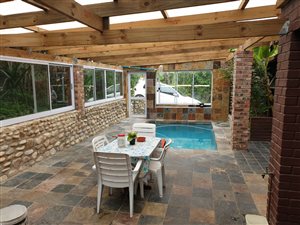 5 Bed House in Beachview