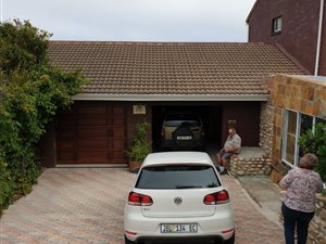 5 Bed House in Beachview