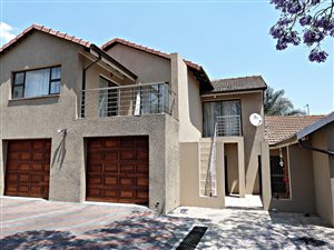 7 Bed House in Isandovale
