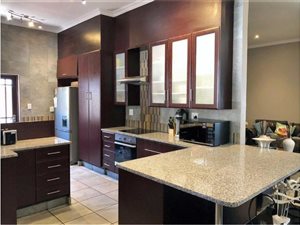 4 Bed House in Heritage Hill