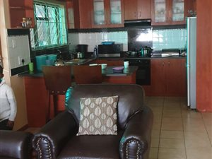 3 Bed House in Malibu Village