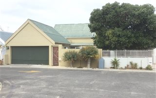 3 Bedroom House in Melkbosstrand
