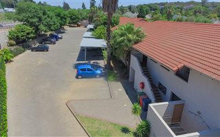 3 Bedroom Apartment in Paulshof