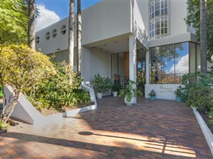 3 Bed Apartment in Melrose