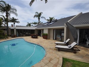 5 Bed House in Beacon Bay