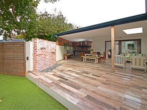 5 Bed House in Valmary Park