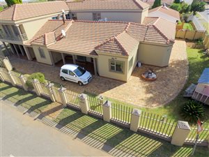 6 Bed House in Lenasia South