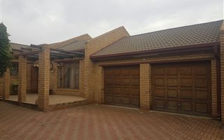 3 Bedroom Townhouse in Die Heuwel