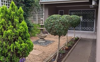 2 Bedroom Simplex in Somerset Park