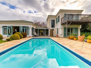 4 Bed House in Erinvale Estate