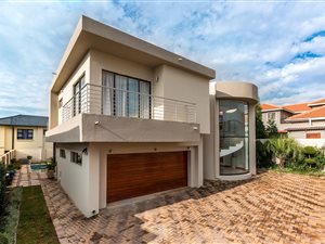 4 Bed House in Carlswald North Estate