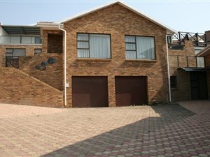 4 Bed Townhouse in Hartenbos