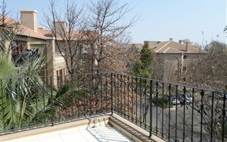 1 Bedroom Apartment in Dainfern Valley