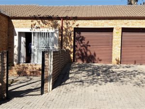 3 Bedroom Townhouse in Honeydew Manor