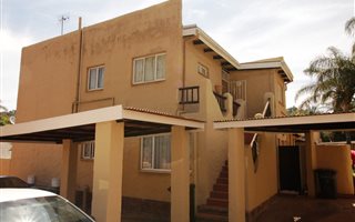 2 Bedroom Apartment in Roodekrans