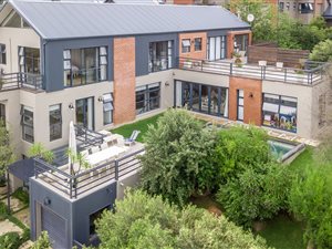 5 Bed House in Helderfontein Estate