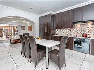 3 Bed Apartment in Freeway Park