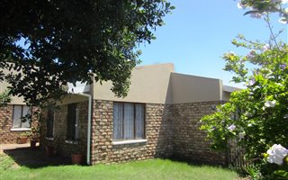 4 Bedroom House in Meedingsride