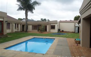 3 Bedroom House in Rowhill