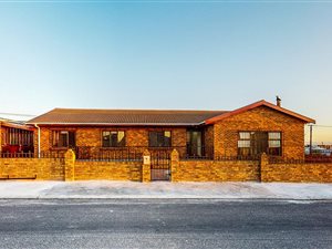 4 Bed House in Sunbird Park