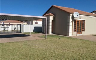 2 Bedroom House in Carlswald Estate